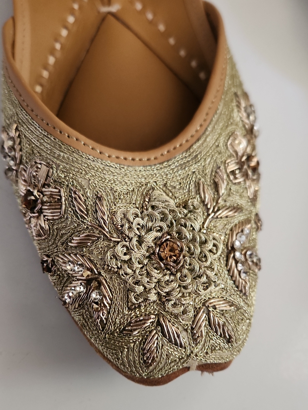 Mochi Embroidered Punjabi Jutti Flats Size 40 Gold Cream US 9 - Picture 10 of 17